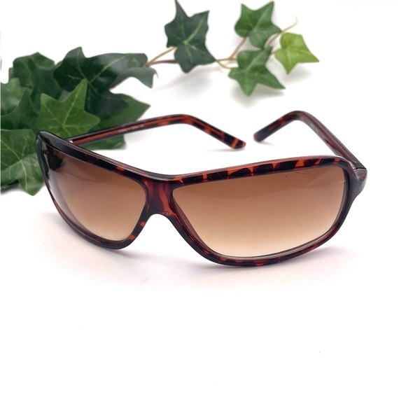 Steve Madden Tortoise Shell Pattern Sunglasses - Picture 1 of 3